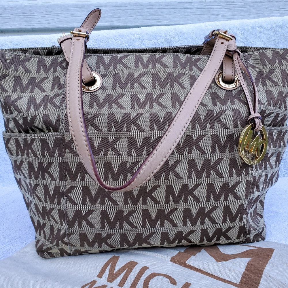 Michael Kors Signature Canvas Jet Set Tote